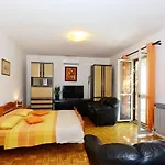 Snjeza Apartman *